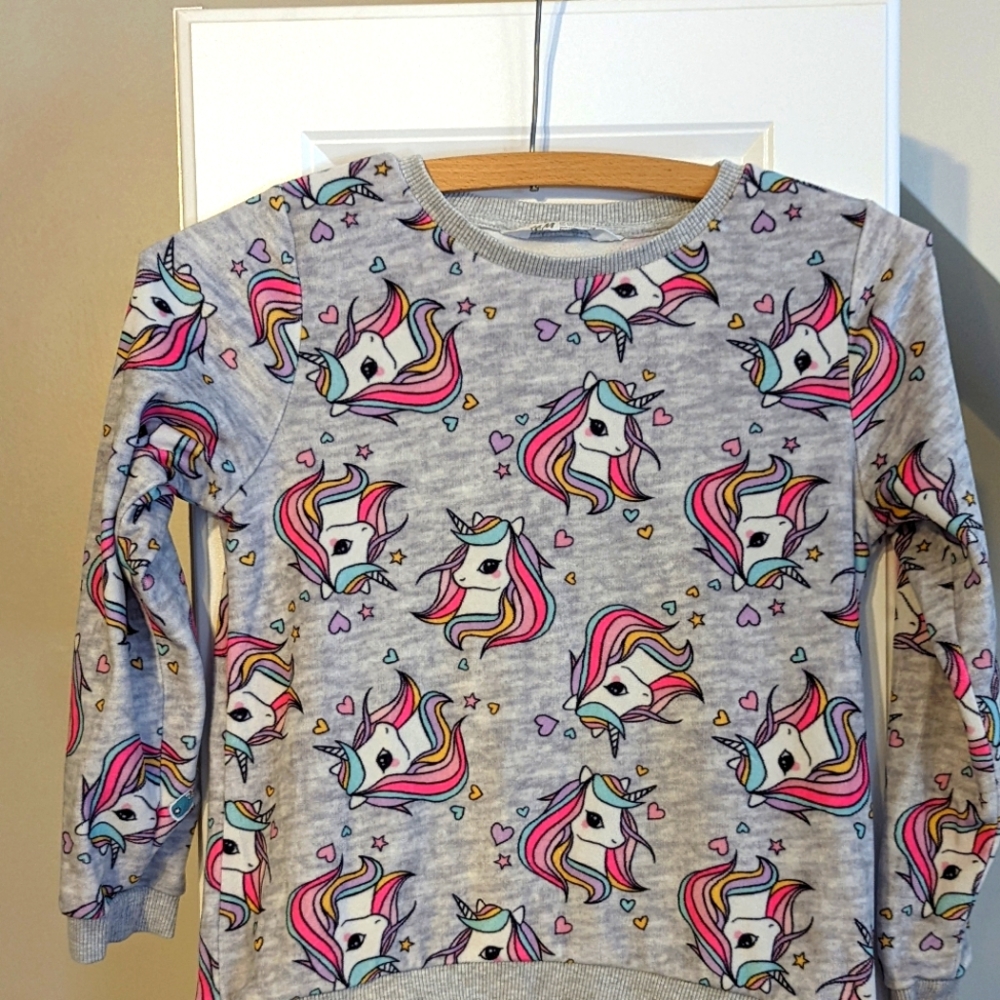 H&M unicorn crew neck size 6-8